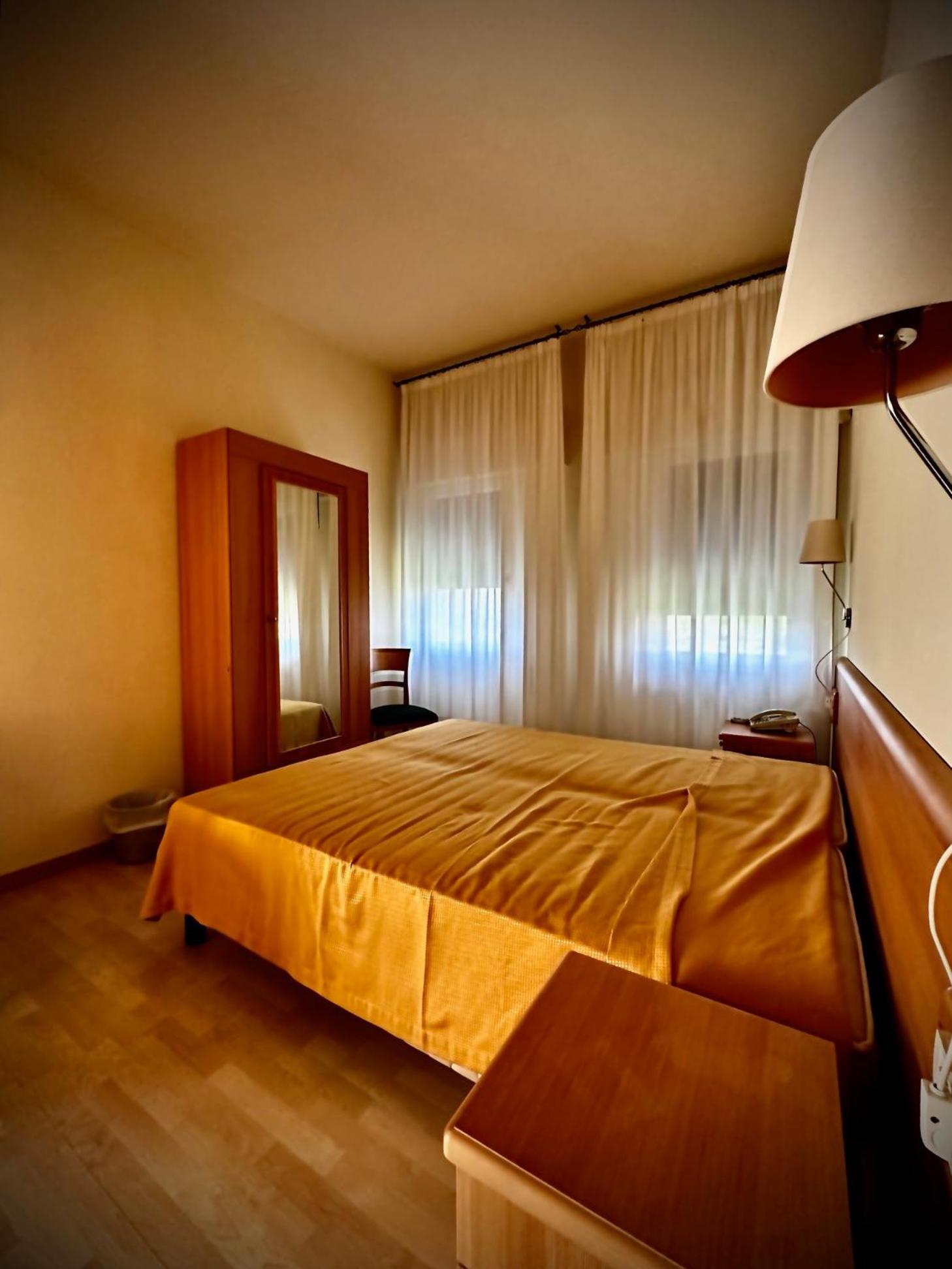Hotel Ponte Molo Porto Tolle Bagian luar foto
