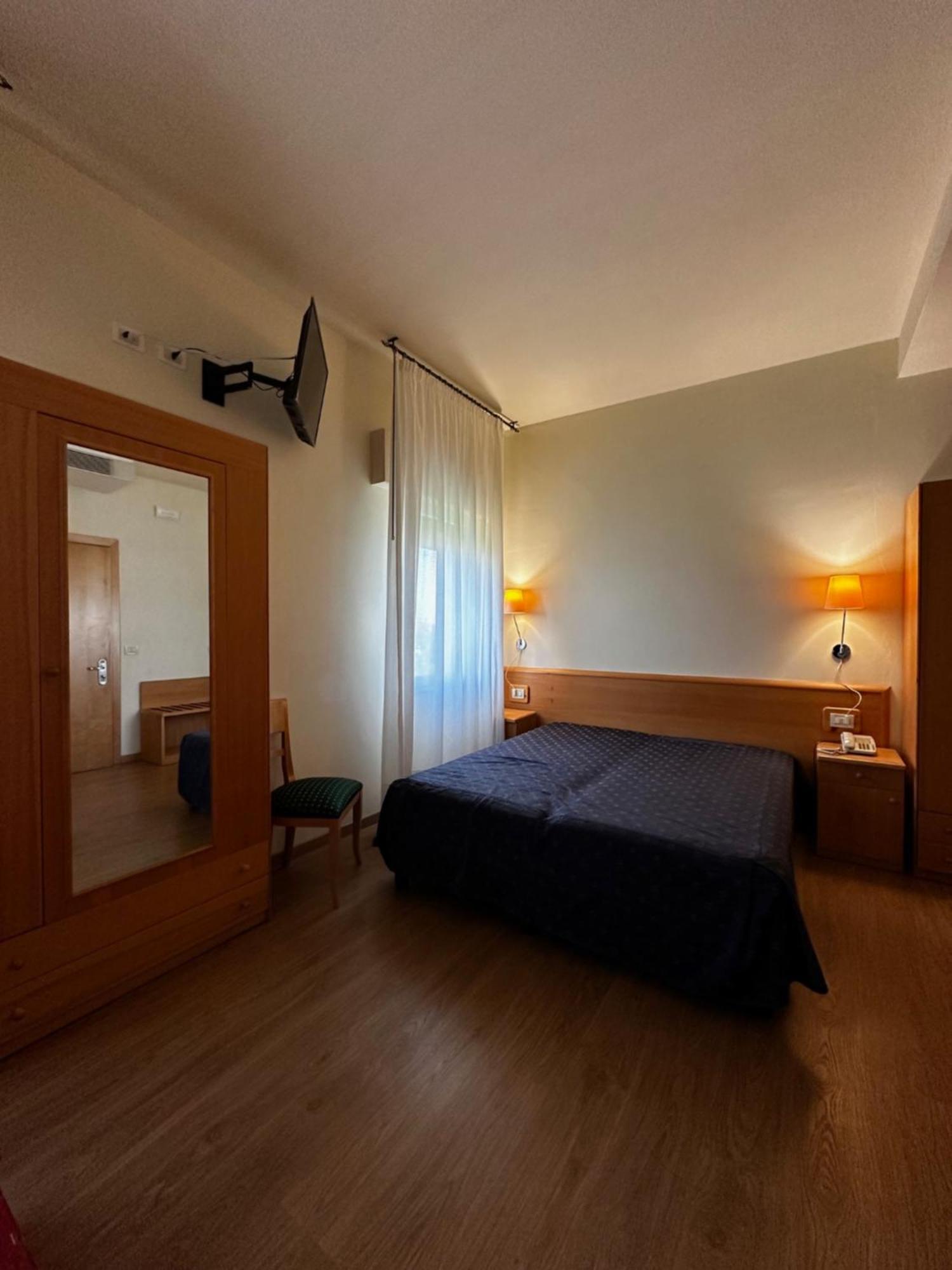 Hotel Ponte Molo Porto Tolle Bagian luar foto
