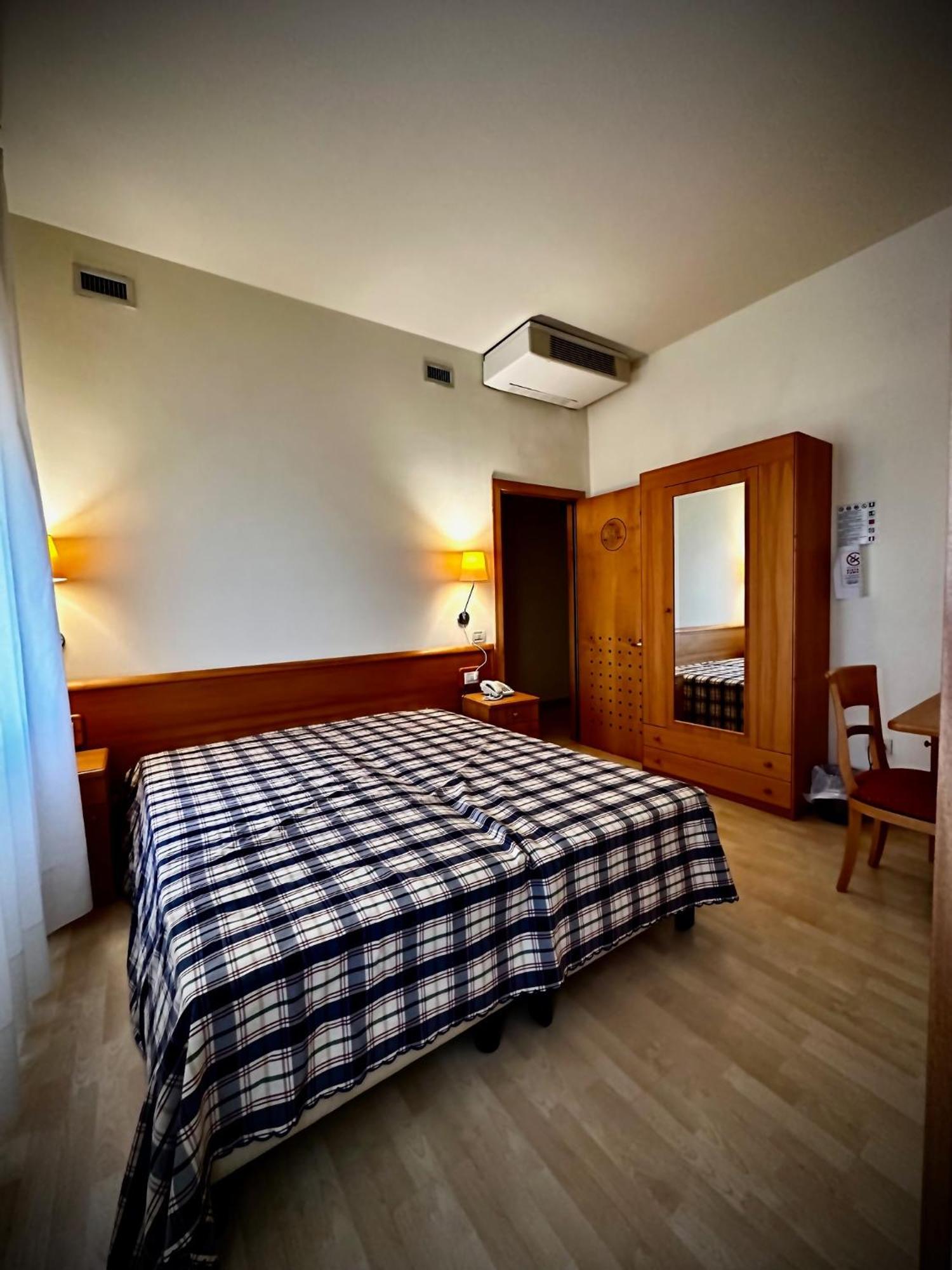 Hotel Ponte Molo Porto Tolle Bagian luar foto